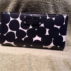 Kate Spade Black and White Floral Wallet